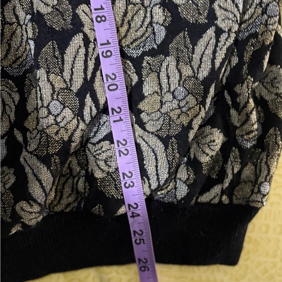Vintage Elegant Black and Gold Crew Neck Sweater with Intricate Design - Picture 6 of 9